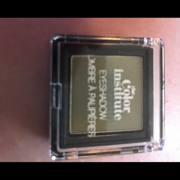 Brand new eye shadow - Picture 2 of 2